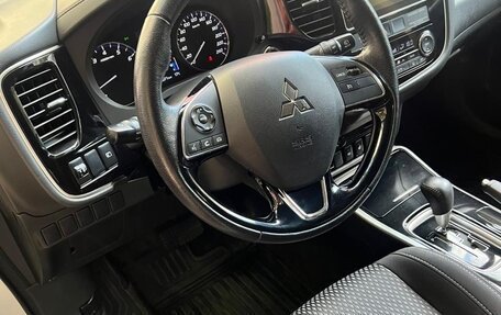 Mitsubishi Outlander III рестайлинг 3, 2018 год, 2 400 000 рублей, 9 фотография