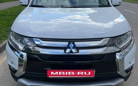 Mitsubishi Outlander III рестайлинг 3, 2018 год, 2 400 000 рублей, 6 фотография