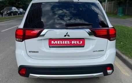 Mitsubishi Outlander III рестайлинг 3, 2018 год, 2 400 000 рублей, 5 фотография