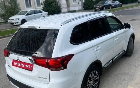 Mitsubishi Outlander III рестайлинг 3, 2018 год, 2 400 000 рублей, 3 фотография