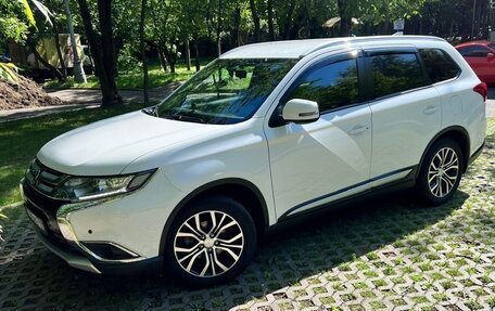 Mitsubishi Outlander III рестайлинг 3, 2018 год, 2 400 000 рублей, 18 фотография