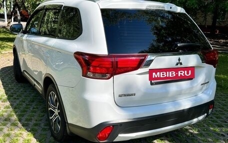 Mitsubishi Outlander III рестайлинг 3, 2018 год, 2 400 000 рублей, 17 фотография