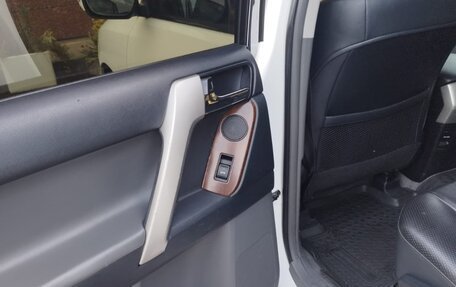 Toyota Land Cruiser Prado 150 рестайлинг 2, 2012 год, 2 999 999 рублей, 10 фотография