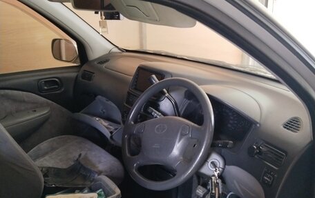 Toyota Raum I, 2000 год, 380 000 рублей, 4 фотография