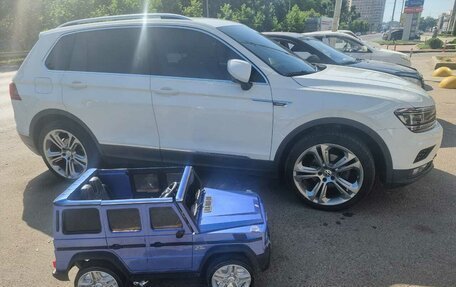 Volkswagen Tiguan II, 2018 год, 2 100 000 рублей, 4 фотография