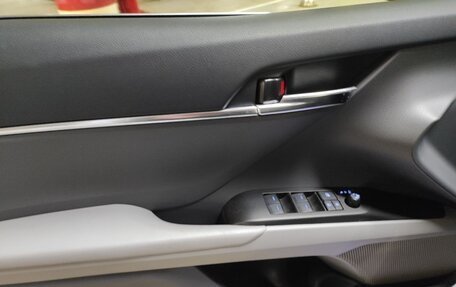 Toyota Camry, 2023 год, 3 750 000 рублей, 10 фотография