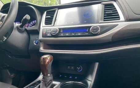 Toyota Highlander III, 2021 год, 3 080 000 рублей, 10 фотография