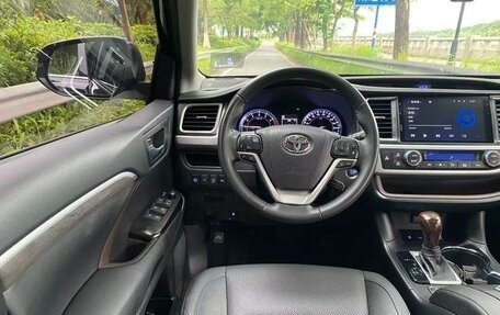 Toyota Highlander III, 2021 год, 3 080 000 рублей, 16 фотография