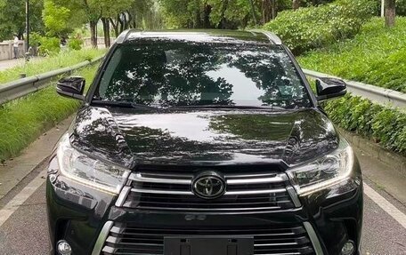 Toyota Highlander III, 2021 год, 3 080 000 рублей, 23 фотография