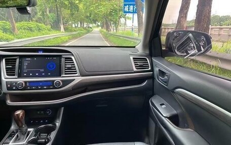 Toyota Highlander III, 2021 год, 3 080 000 рублей, 24 фотография