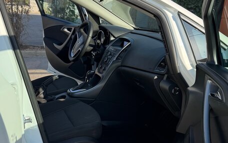 Opel Astra J, 2013 год, 950 000 рублей, 3 фотография