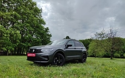 Volkswagen Tiguan II, 2021 год, 3 000 000 рублей, 1 фотография