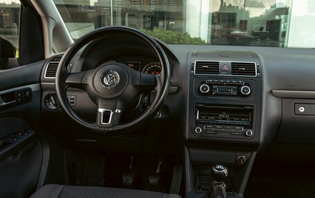 Volkswagen Touran III, 2012 год, 895 000 рублей, 10 фотография