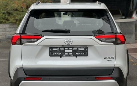 Toyota RAV4, 2025 год, 3 890 000 рублей, 6 фотография