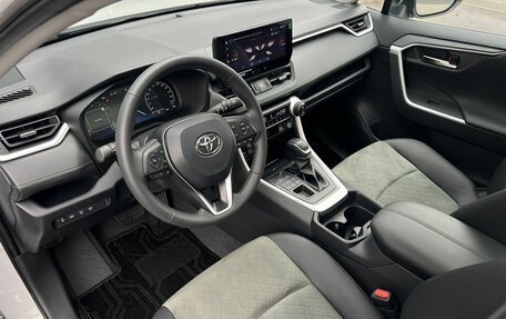 Toyota RAV4, 2025 год, 3 890 000 рублей, 10 фотография