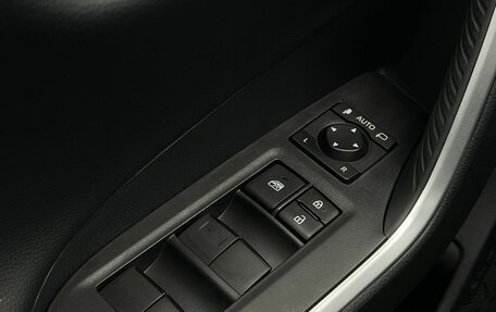 Toyota RAV4, 2025 год, 3 890 000 рублей, 29 фотография