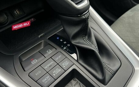 Toyota RAV4, 2025 год, 3 890 000 рублей, 25 фотография