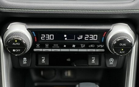 Toyota RAV4, 2025 год, 3 890 000 рублей, 21 фотография