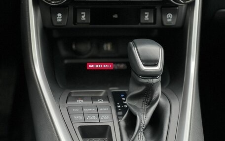 Toyota RAV4, 2025 год, 3 890 000 рублей, 24 фотография