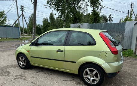 Ford Fiesta, 2005 год, 205 000 рублей, 2 фотография