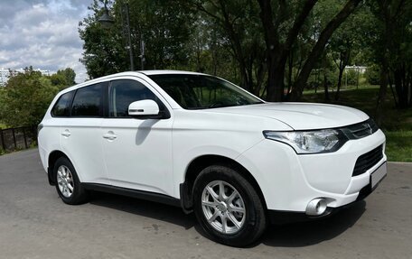 Mitsubishi Outlander III рестайлинг 3, 2013 год, 1 100 000 рублей, 2 фотография