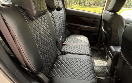 Mitsubishi Outlander III рестайлинг 3, 2013 год, 1 100 000 рублей, 15 фотография