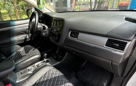 Mitsubishi Outlander III рестайлинг 3, 2013 год, 1 100 000 рублей, 9 фотография