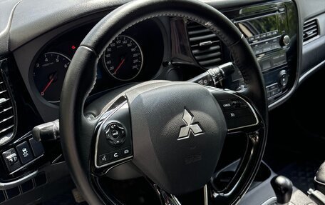 Mitsubishi Outlander III рестайлинг 3, 2013 год, 1 100 000 рублей, 12 фотография
