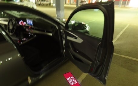 Audi A4, 2019 год, 2 900 000 рублей, 16 фотография
