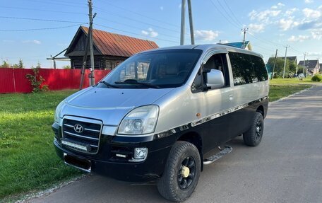 Hyundai H-1 II рестайлинг, 2006 год, 2 100 000 рублей, 24 фотография