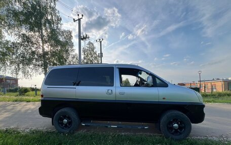Hyundai H-1 II рестайлинг, 2006 год, 2 100 000 рублей, 21 фотография