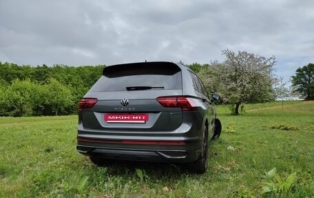 Volkswagen Tiguan II, 2021 год, 3 000 000 рублей, 2 фотография