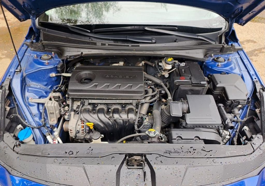 Hyundai Elantra, 2021 год, 2 370 000 рублей, 18 фотография
