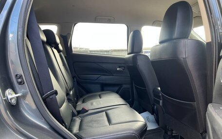 Mitsubishi Outlander III рестайлинг 3, 2016 год, 1 750 000 рублей, 16 фотография