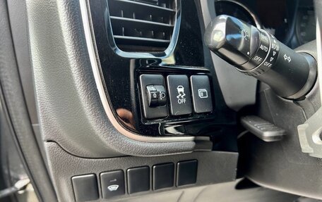 Mitsubishi Outlander III рестайлинг 3, 2016 год, 1 750 000 рублей, 28 фотография