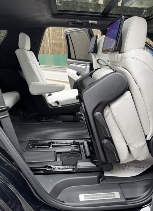 Cadillac Escalade V, 2025 год, 21 500 000 рублей, 15 фотография