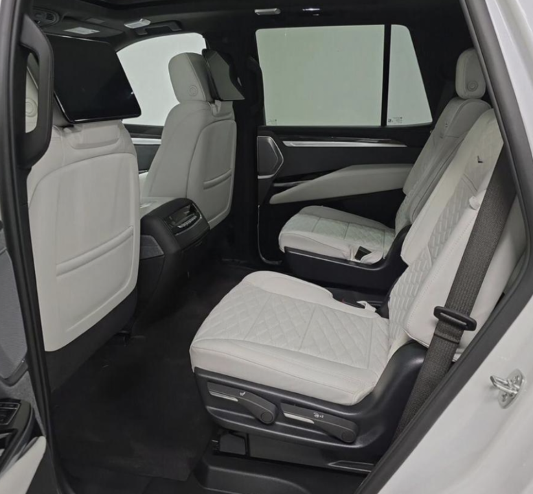 Cadillac Escalade V, 2025 год, 29 900 000 рублей, 4 фотография