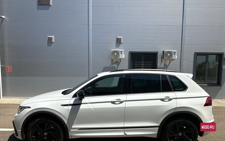 Volkswagen Tiguan II, 2021 год, 4 000 000 рублей, 2 фотография