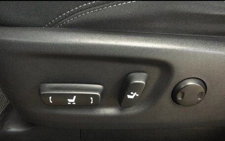 Toyota Land Cruiser Prado 150 рестайлинг 2, 2014 год, 2 690 000 рублей, 5 фотография