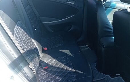 Hyundai Solaris II рестайлинг, 2015 год, 770 000 рублей, 1 фотография