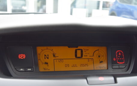 Citroen C4 Picasso II рестайлинг, 2011 год, 900 000 рублей, 17 фотография