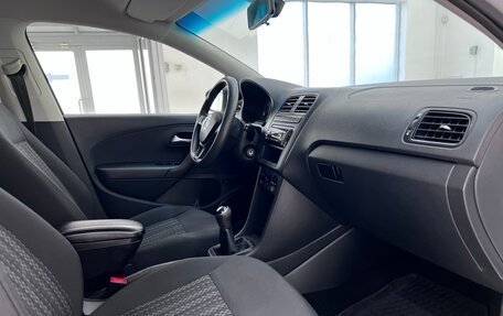 Volkswagen Polo VI (EU Market), 2017 год, 1 020 000 рублей, 24 фотография