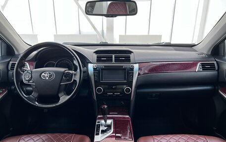 Toyota Camry, 2014 год, 1 590 000 рублей, 14 фотография