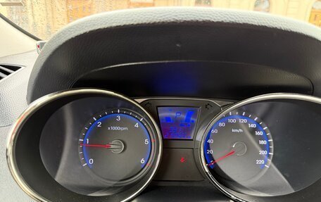 Hyundai Tucson III, 2011 год, 1 550 000 рублей, 13 фотография