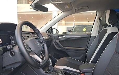 Volkswagen Tiguan II, 2021 год, 3 220 000 рублей, 20 фотография