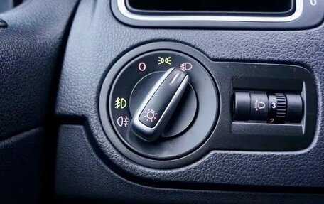 Volkswagen Polo VI (EU Market), 2013 год, 850 000 рублей, 10 фотография