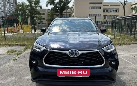 Toyota Highlander, 2022 год, 4 500 000 рублей, 2 фотография