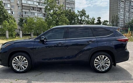 Toyota Highlander, 2022 год, 4 500 000 рублей, 5 фотография