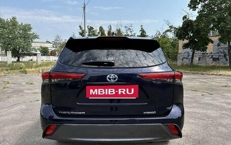 Toyota Highlander, 2022 год, 4 500 000 рублей, 8 фотография