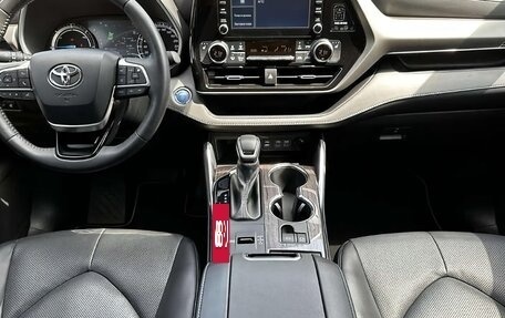 Toyota Highlander, 2022 год, 4 500 000 рублей, 9 фотография